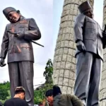 Tertimpa Tenda Pelantikan PPPK, Leher Patung Soekarno Patah leher patung soekarno di alun-alun Indramayu patah.