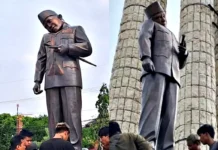 Tertimpa Tenda Pelantikan PPPK, Leher Patung Soekarno Patah leher patung soekarno di alun-alun Indramayu patah.