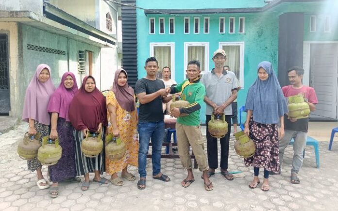 Keuchik Cot Geureudong Jeumpa Gratiskan LPG 3 Kg untuk Warga