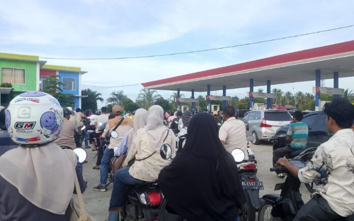 SPBU Bireuen Antrean BBM di SPBU Bireuen Kembali Normal