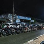 Warga Aceh Mengantre Berjam-jam di SPBU Warga Aceh Mengantre Berjam-jam di SPBU