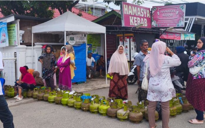 antrian LPG Pertamina Terapkan Skema Khusus Jaga Pasokan BBM dan LPG di Aceh
