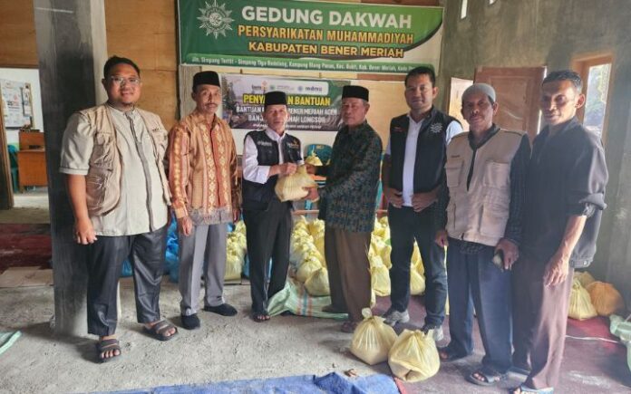 Muhammadiyah Salurkan 1 Ton Beras Bantuan UEA untuk Korban Banjir di Aceh Tengah