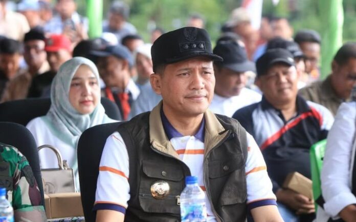 bupati aceh selatan Umrah Saat Banjir, Bupati Aceh Selatan Minta Maaf ke Prabowo Bupati Aceh Selatan, Mirwan MS. Foto: HO for Komparatif.ID.