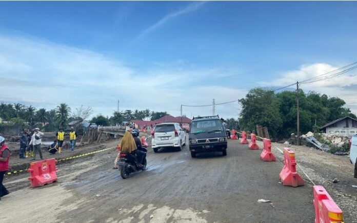 Jembatan Meureudu Dibuka Lagi Usai Putus Dihantam Banjir