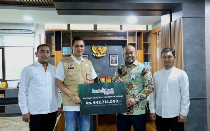 Bank Aceh Serahkan Rp642 Juta untuk Penanganan Banjir
