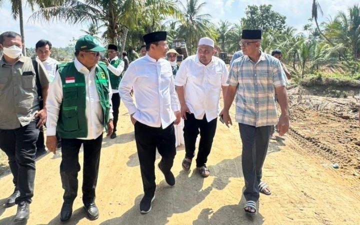 Ketum PPP Muhammad Mardiono bersama Ketua DPW PPP Aceh Amiruddin Idris dan eks Wabup Bireuen Muzakkar A. Gani. Foto: HO for Komparatif.ID.