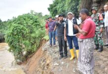 Bahayakan Warga, Bupati Bireuen Perintahkan Sisa Jembatan Ambruk di Jeunib Dibongkar Bahayakan Warga, Bupati Bireuen Instruksikan Sisa Jembatan Runtuh di Jeunib Dibongkar