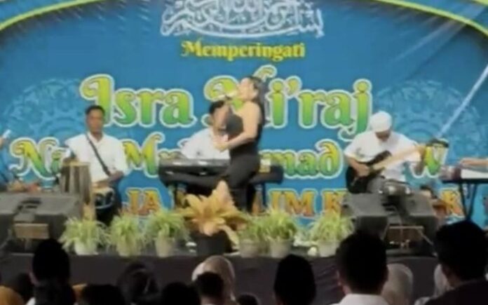Viral Biduan Erotis Tampil Saat Peringatan Isra’ Mi’raj di Banyuwangi