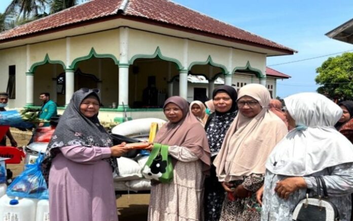 Alihkan Dana Lustrum, Dept Peternakan USK Salurkan Bantuan untuk Korban Banjir di Pijay