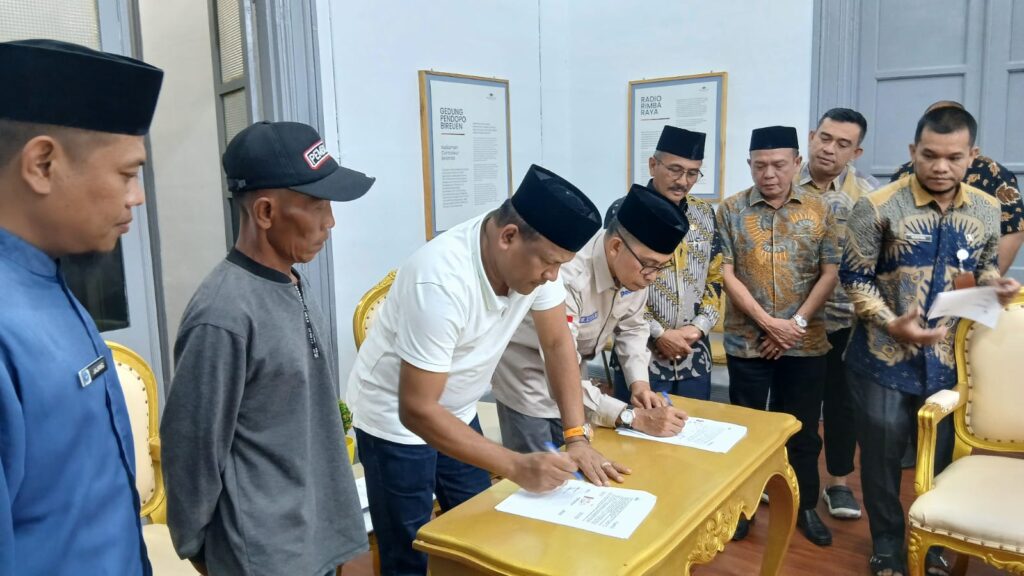 DT Peduli Tanda Tangan Komitmen Pembangunan 45 Huntap untuk Warga Alue Kuta