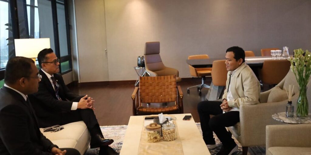 Temui BP BUMN, Wagub Aceh Usul Alihkan Bantuan Huntara Jadi Huntap