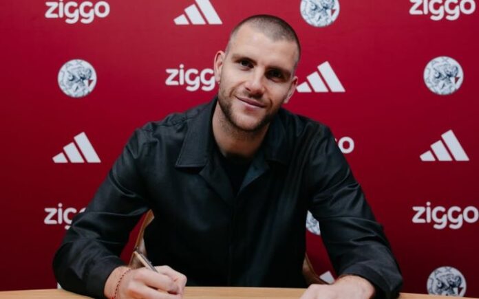 Maarten Paes (1) Kiper Timnas Indonesia Maarten Paes Resmi Gabung Ajax