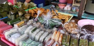Hukum Menjual Makanan di Siang Ramadan Hukum Menjual Makanan di Siang Ramadan