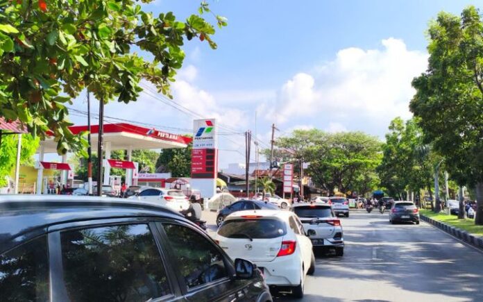 Antrean BBM Padati Sejumlah SPBU di Banda Aceh Sejak Pagi