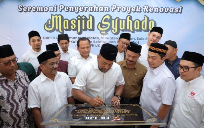 FKIJK Serahkan Bantuan Renovasi Masjid Syuhada Kuala Simpang