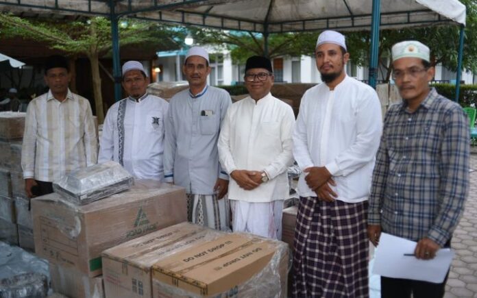 Ketua DPW PPP Aceh Serahkan Sound System untuk 33 Masjid di Bireuen