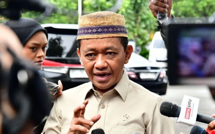 Bahlil: Gak Perlu Panik, Pasokan BBM Aman, Suplai Kita Lancar