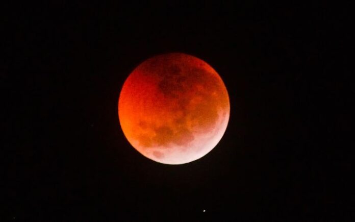Gerhana Bulan Terlihat di Aceh Besok, Ini Waktu Pengamatannya