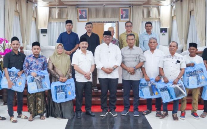 Kasatgaswil PRR Aceh Serahkan Bantuan Presiden untuk Korban Bencana di Pidie