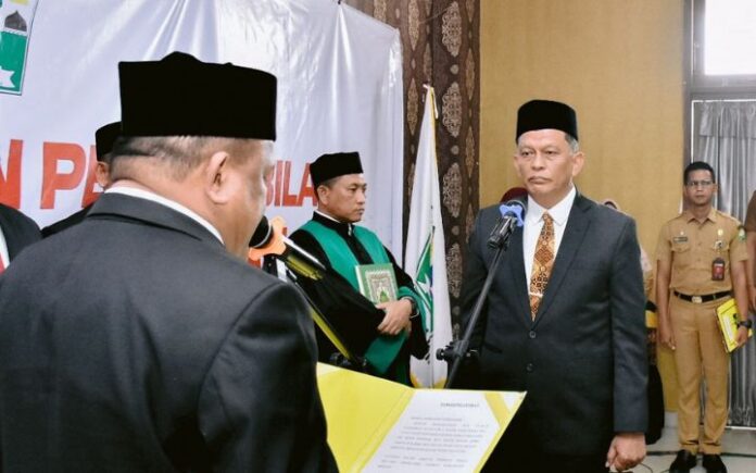 Ismunandar Resmi Dilantik Jadi Sekda Bireuen