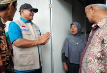 Safrizal Berkunjung ke Huntara Jamur Ujung, Fatmawati Tersanjung Safrizal Berkunjung ke Huntara Jamur Ujung, Fatmawati Tersanjung