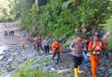 Dihantam Arus Saat Menyeberang, 1 Warga Pidie Hilang di Sungai Mane Dihantam Arus Saat Menyeberang, Satu Warga Pidie Hilang di Sungai Mane