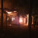 Diduga Korsleting Listrik, Rumah di Pidie Jaya Ludes Terbakar Diduga Korsleting Listrik, Rumah di Pidie Jaya Ludes Terbakar