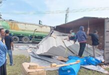 3 Truk Tronton Tabrakan Beruntun di Bireuen 3 Truk Tronton Alami Tabrakan Beruntun di Bireuena