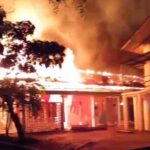 Mahasiswa USK Bentrok dan Bakar Kampus, Rektorat Batasi Aktivitas Malam Hari Mahasiswa USK bakar kampus