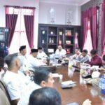 Bupati Bireuen Ajak Koalisi Sipil Ikut Awasi Pemulihan Korban Banjir Bupati Bireuen Ajak Koalisi Sipil Ikut Awasi Pemulihan Korban Banjir