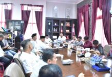 Bupati Bireuen Ajak Koalisi Sipil Ikut Awasi Pemulihan Korban Banjir Bupati Bireuen Ajak Koalisi Sipil Ikut Awasi Pemulihan Korban Banjir