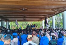 Desak Pergub JKA Dicabut, Ratusan Mahasiswa Kepung Kantor Gubernur Aceh Ratusan Mahasiswa Kepung Kantor Gubernur Aceh, Desak Pergub JKA Dicabut