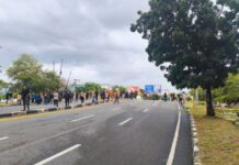 Dipaksa Hapus Rekaman, Jurnalis Alami Kekerasan Saat Liput Demo Pergub JKA Dipaksa Hapus Rekaman, Jurnalis Alami Kekerasan Saat Liput Demo Pergub JKA