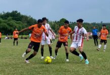 Rahmat Aron Borong 2 Gol, Armada FC Melaju ke Final Turnamen HUT Rampak FC IV Rahmat Aron Borong 2 Gol, Armada FC Melaju ke Final Turnamen HUT Rampak FC IV