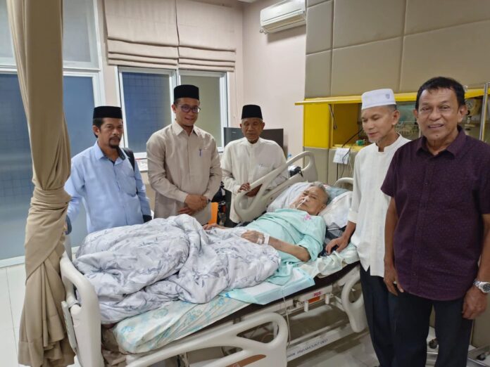 Mantan Gubernur Aceh dr. Zaini Abdullah Dirawat di RSUDZA