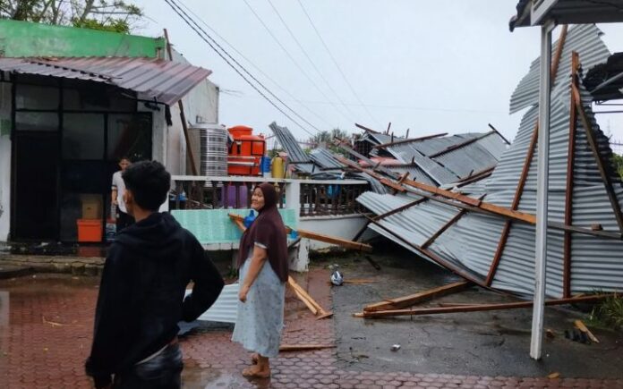 Puting Beliung Terjang 4 Kecamatan di Pidie, Rumah dan Kantor Pemerintah Rusak