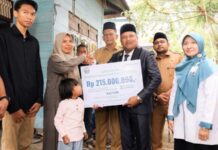 Bupati Mukhlis Serahkan Santunan JKM BPJS Rp267 Juta untuk Ahli Waris Bupati Mukhlis Serahkan Santunan JKM BPJS Rp267 Juta untuk Ahli Waris