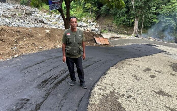 Warga Gotong Royong Buka Kembali Tajuk Enang-Enang Bener Meriah