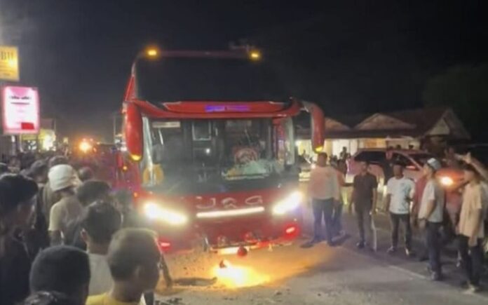 JRG Bus JRG Tabrak Dua Sepeda Motor di Pidie, 4 Orang Meninggal di Tempat