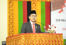 Ketua DPRK Banda Aceh Dukung Usulan Komisi II DPR RI soal Status dan Gaji PPPK Komparatif.ID, Banda Aceh– Ketua DPRK Banda Aceh Irwansyah, ST, menyampaikan kabar bagi aparatur sipil negara (ASN) berstatus PPPK paruh waktu maupun PPPK penuh waktu. Menurutnya, terdapat usulan agar pembiayaan gaji PPPK ditanggung melalui APBN serta adanya peluang pengangkatan PPPK paruh waktu menjadi PPPK penuh waktu. Informasi tersebut disampaikan Irwansyah setelah berdialog dengan anggota Komisi II DPR RI dari Fraksi PKS, Mardani Ali Sera, pada Kamis (11/6/2026). Mardani diketahui merupakan bagian dari Komisi II DPR RI yang saat ini mengusulkan agar pembiayaan PPPK tidak lagi dibebankan kepada pemerintah daerah, melainkan ditanggung oleh pemerintah pusat melalui APBN.