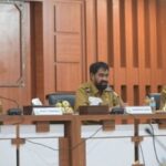 Mualem Minta Skema Blok Andaman Diubah demi Dampak Ekonomi Lebih Besar Mualem Minta Skema Blok Andaman Diubah demi Dampak Ekonomi Lebih Besar Komparatif.ID, Banda Aceh– Gubernur Aceh Muzakir Manaf atau Mualem memerintahkan jajarannya untuk segera mempersiapkan skema revisi *Plan of Development* (PoD) Lapangan Gas Tengkulo di Wilayah Kerja South Andaman atau Blok Andaman. Revisi tersebut akan dibahas bersama Satuan Kerja Khusus Pelaksana Kegiatan Usaha Hulu Minyak dan Gas Bumi (SKK Migas) dalam pertemuan yang dijadwalkan berlangsung pada Selasa, 23 Juni 2026. Arahan tersebut dibenarkan Sekretaris Daerah Aceh, M Nasir Syamaun. Menurutnya, Pemerintah Aceh saat ini tengah menyiapkan berbagai kebutuhan untuk pembahasan revisi PoD sebagaimana instruksi gubernur. “Benar, arahan Pak Gubernur memang demikian. Jadi kita segera menyiapkannya,” kata Nasir di Banda Aceh, Minggu (21/6/2026).