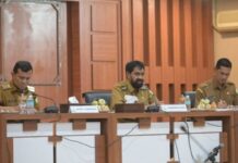 Mualem Minta Skema Blok Andaman Diubah demi Dampak Ekonomi Lebih Besar Mualem Minta Skema Blok Andaman Diubah demi Dampak Ekonomi Lebih Besar Komparatif.ID, Banda Aceh– Gubernur Aceh Muzakir Manaf atau Mualem memerintahkan jajarannya untuk segera mempersiapkan skema revisi *Plan of Development* (PoD) Lapangan Gas Tengkulo di Wilayah Kerja South Andaman atau Blok Andaman. Revisi tersebut akan dibahas bersama Satuan Kerja Khusus Pelaksana Kegiatan Usaha Hulu Minyak dan Gas Bumi (SKK Migas) dalam pertemuan yang dijadwalkan berlangsung pada Selasa, 23 Juni 2026. Arahan tersebut dibenarkan Sekretaris Daerah Aceh, M Nasir Syamaun. Menurutnya, Pemerintah Aceh saat ini tengah menyiapkan berbagai kebutuhan untuk pembahasan revisi PoD sebagaimana instruksi gubernur. “Benar, arahan Pak Gubernur memang demikian. Jadi kita segera menyiapkannya,” kata Nasir di Banda Aceh, Minggu (21/6/2026).