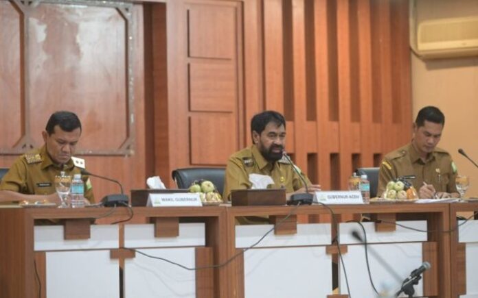 Pemerintah Aceh Mualem Minta Skema Blok Andaman Diubah demi Dampak Ekonomi Lebih Besar Komparatif.ID, Banda Aceh– Gubernur Aceh Muzakir Manaf atau Mualem memerintahkan jajarannya untuk segera mempersiapkan skema revisi *Plan of Development* (PoD) Lapangan Gas Tengkulo di Wilayah Kerja South Andaman atau Blok Andaman. Revisi tersebut akan dibahas bersama Satuan Kerja Khusus Pelaksana Kegiatan Usaha Hulu Minyak dan Gas Bumi (SKK Migas) dalam pertemuan yang dijadwalkan berlangsung pada Selasa, 23 Juni 2026. Arahan tersebut dibenarkan Sekretaris Daerah Aceh, M Nasir Syamaun. Menurutnya, Pemerintah Aceh saat ini tengah menyiapkan berbagai kebutuhan untuk pembahasan revisi PoD sebagaimana instruksi gubernur. “Benar, arahan Pak Gubernur memang demikian. Jadi kita segera menyiapkannya,” kata Nasir di Banda Aceh, Minggu (21/6/2026).