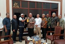 Dapat Bantuan Keuangan Rp30 Miliar, Bupati Bireuen Berkunjung ke Asahan Dapat Bantuan Keuangan Rp30 Miliar, Bupati Bireuen Berkunjung ke Asahan Komparatif.ID, Kisaran– Bupati Bireuen H. Mukhlis bersama rombongan melakukan kunjungan ke Kabupaten Asahan, Sumatera Utara, Kamis (18/6/2026), untuk menyampaikan ucapan terima kasih kepada Pemerintah Kabupaten Asahan atas bantuan keuangan sebesar Rp30 miliar yang diberikan kepada Kabupaten Bireuen. Bantuan tersebut bersumber dari Transfer Keuangan Daerah (TKD) Tahun 2026 dan diberikan berdasarkan Surat Menteri Dalam Negeri Nomor 900/3691/SJ tanggal 18 April 2026 tentang Bantuan Keuangan kepada Daerah Terdampak Bencana.