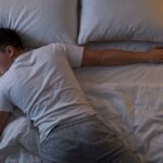 Jangan Sering “Dikekang”, Ini 4 Trik Simpel Jaga Aset Pria Pas Tidur Malam Jangan Sering "Dikekang", Ini 4 Trik Simpel Jaga Aset Pria Pas Tidur Malam Komparatif.ID, Jakarta— Banyak pria yang rajin merawat wajah atau badan, tapi sering lupa kalau "aset berharga" di bawah sana juga butuh perhatian ekstra, terutama pas malam hari. Padahal, waktu tidur adalah momen krusial bagi tubuh untuk memulihkan diri, termasuk menjaga kualitas sperma dan performa seksual. Supaya tetap sehat dan bebas masalah, yuk intip bocoran ilmiah dan tips santai merawat penis sebelum kamu terlelap: