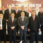 AAAFI Lantik Pengurus Baru 2026–2031, Jan Samuel Maringka Tegaskan Pendekatan Forensik Hukum Terpadu AAAFI Lantik Pengurus Baru 2026–2031, Jan Samuel Maringka Tegaskan Pendekatan Forensik Hukum Terpadu Komparatif.ID, Jakarta– Dewan Pengurus Pusat Asosiasi Advokat dan Akuntan Forensik Indonesia (AAAFI) resmi menetapkan susunan kepengurusan periode 2026–2031 melalui prosesi pelantikan yang digelar di Jakarta, Senin (22/6/2026). Ketua Umum AAAFI, Dr. Jan Samuel Maringka, S.H., M.H., CGCAE., secara langsung mengumumkan sekaligus mengukuhkan jajaran pengurus baru dalam forum yang juga dihadiri Dewan Pengawas organisasi tersebut. Dalam kesempatan itu, Jan Samuel Maringka menyampaikan bahwa pelantikan ini menjadi bagian dari penguatan kelembagaan organisasi profesi yang menaungi advokat dan akuntan forensik di Indonesia. Ia menegaskan bahwa seluruh pengurus yang telah ditetapkan diharapkan dapat menjalankan mandat organisasi secara profesional dan berintegritas sesuai dengan ketentuan yang tertuang dalam Surat Keputusan DPP AAAFI Nomor 01/SK/AAAFI/2026 tentang Susunan Pengurus DPP Periode 2026–2031.