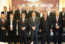 AAAFI Lantik Pengurus Baru 2026–2031, Jan Samuel Maringka Tegaskan Pendekatan Forensik Hukum Terpadu AAAFI Lantik Pengurus Baru 2026–2031, Jan Samuel Maringka Tegaskan Pendekatan Forensik Hukum Terpadu Komparatif.ID, Jakarta– Dewan Pengurus Pusat Asosiasi Advokat dan Akuntan Forensik Indonesia (AAAFI) resmi menetapkan susunan kepengurusan periode 2026–2031 melalui prosesi pelantikan yang digelar di Jakarta, Senin (22/6/2026). Ketua Umum AAAFI, Dr. Jan Samuel Maringka, S.H., M.H., CGCAE., secara langsung mengumumkan sekaligus mengukuhkan jajaran pengurus baru dalam forum yang juga dihadiri Dewan Pengawas organisasi tersebut. Dalam kesempatan itu, Jan Samuel Maringka menyampaikan bahwa pelantikan ini menjadi bagian dari penguatan kelembagaan organisasi profesi yang menaungi advokat dan akuntan forensik di Indonesia. Ia menegaskan bahwa seluruh pengurus yang telah ditetapkan diharapkan dapat menjalankan mandat organisasi secara profesional dan berintegritas sesuai dengan ketentuan yang tertuang dalam Surat Keputusan DPP AAAFI Nomor 01/SK/AAAFI/2026 tentang Susunan Pengurus DPP Periode 2026–2031.