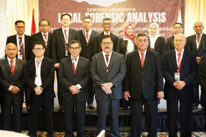 AAAFI AAAFI Lantik Pengurus Baru 2026–2031, Jan Samuel Maringka Tegaskan Pendekatan Forensik Hukum Terpadu Komparatif.ID, Jakarta– Dewan Pengurus Pusat Asosiasi Advokat dan Akuntan Forensik Indonesia (AAAFI) resmi menetapkan susunan kepengurusan periode 2026–2031 melalui prosesi pelantikan yang digelar di Jakarta, Senin (22/6/2026). Ketua Umum AAAFI, Dr. Jan Samuel Maringka, S.H., M.H., CGCAE., secara langsung mengumumkan sekaligus mengukuhkan jajaran pengurus baru dalam forum yang juga dihadiri Dewan Pengawas organisasi tersebut. Dalam kesempatan itu, Jan Samuel Maringka menyampaikan bahwa pelantikan ini menjadi bagian dari penguatan kelembagaan organisasi profesi yang menaungi advokat dan akuntan forensik di Indonesia. Ia menegaskan bahwa seluruh pengurus yang telah ditetapkan diharapkan dapat menjalankan mandat organisasi secara profesional dan berintegritas sesuai dengan ketentuan yang tertuang dalam Surat Keputusan DPP AAAFI Nomor 01/SK/AAAFI/2026 tentang Susunan Pengurus DPP Periode 2026–2031.