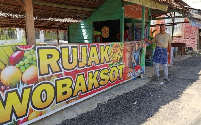 Rujak Wo Baksot Cot Buket, 56 Tahun Setia Menjaga Rasa